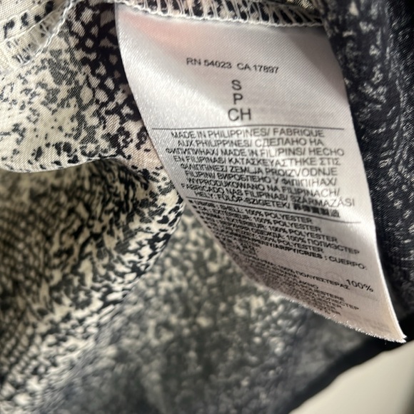 BANANA REPUBLIC SLEEVELESS BLOUSE - Picture 4 of 4